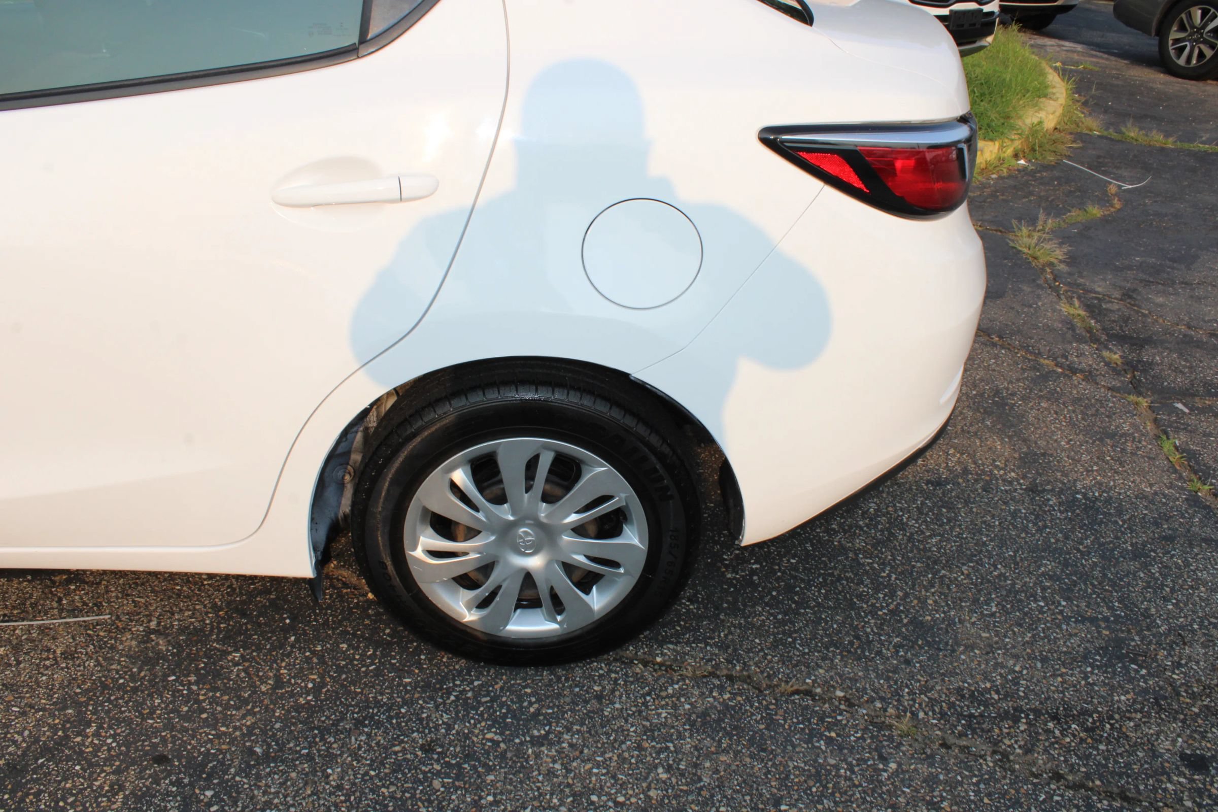 Used 2019 Toyota Yaris L FWD image 23