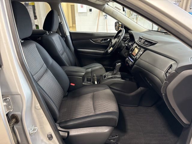 Used 2017 Nissan Rogue SV image 23