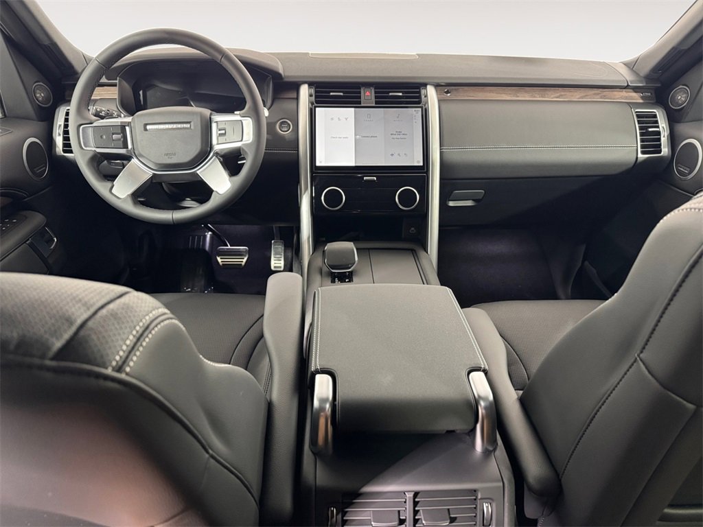 New 2025 Land Rover Discovery Dynamic SE image 10