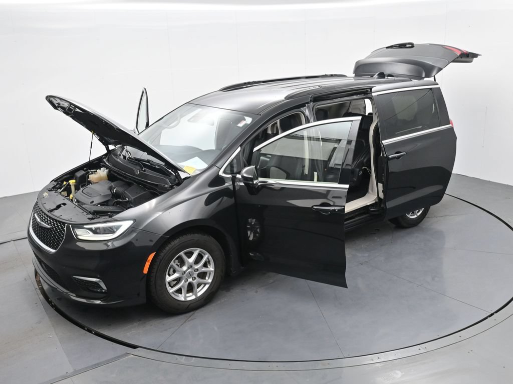 Used 2022 Chrysler Pacifica Touring-L FWD image 39