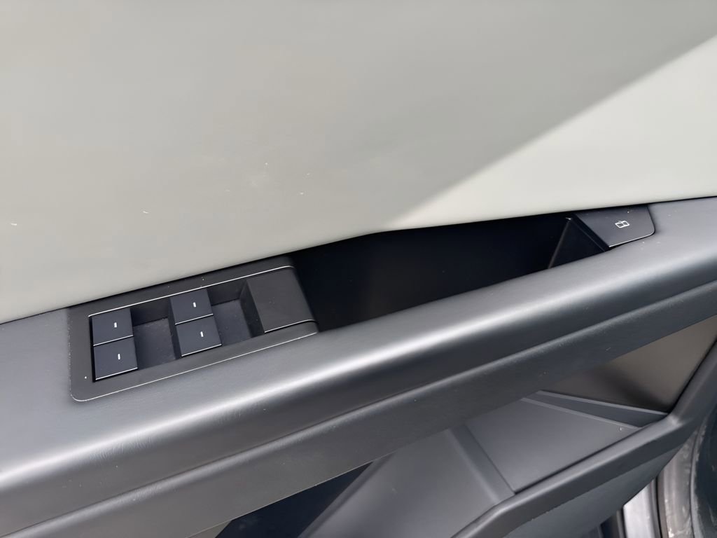 Used 2024 Tesla Cybertruck AWD Crew Cab image 29
