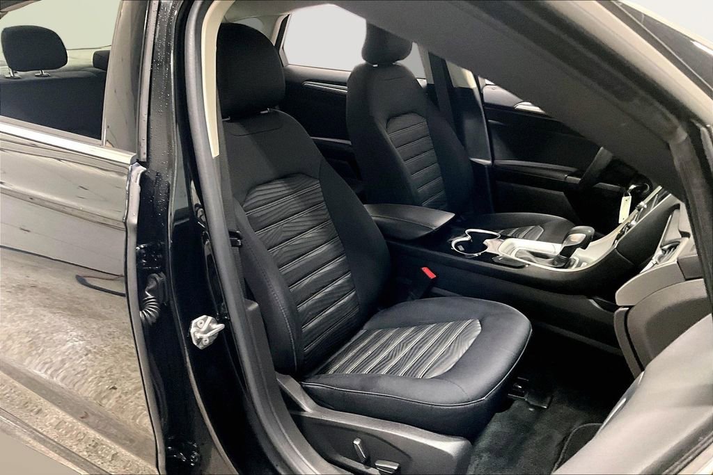 Used 2016 Ford Fusion SE image 27