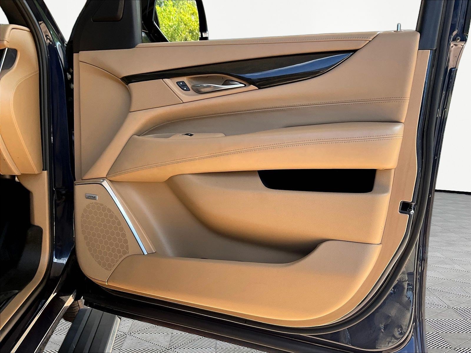 Used 2020 Cadillac Escalade Platinum AWD/4WD image 29