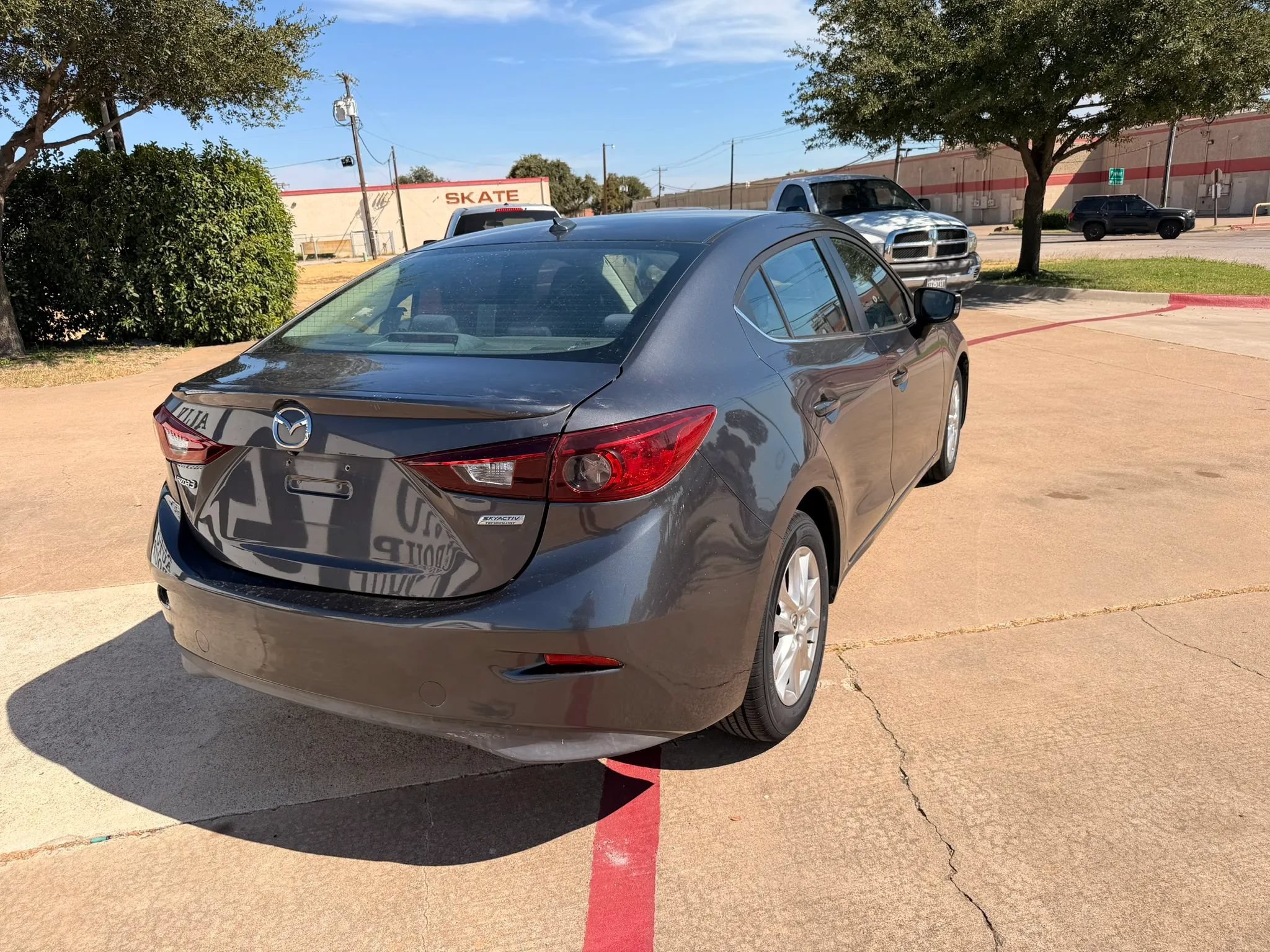 Used 2015 MAZDA MAZDA3 i Touring w/ Technology Package FWD image 5