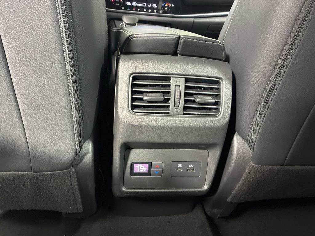 Used 2023 Nissan Rogue SL w/ SL Premium Package image 18