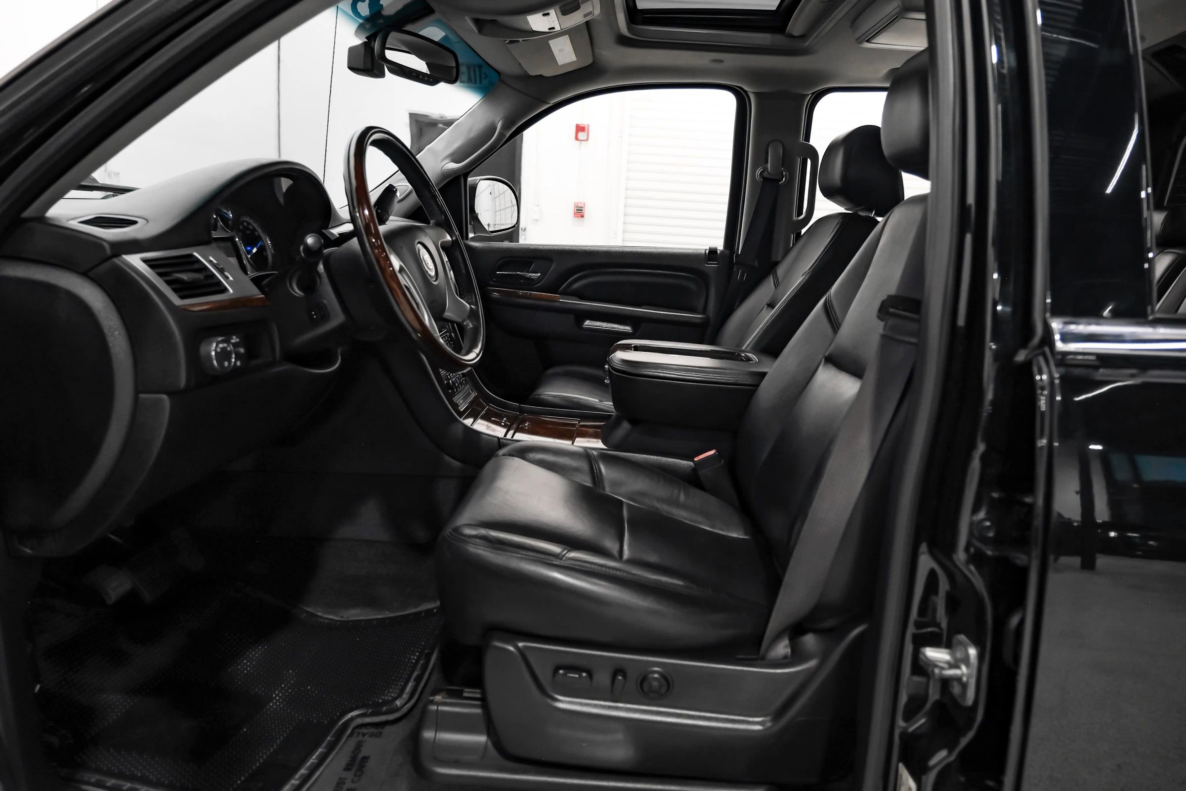 Used 2013 Cadillac Escalade EXT Premium AWD/4WD image 19