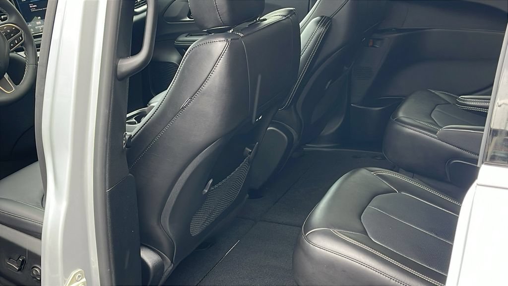 Used 2026 Chrysler Pacifica Select FWD image 10