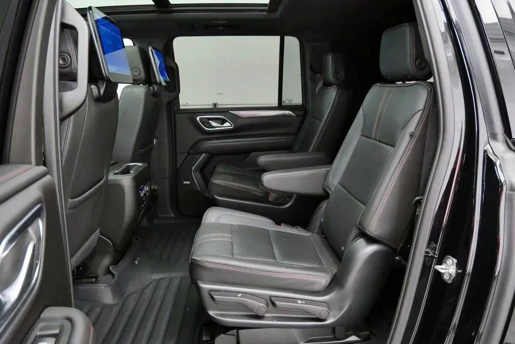 Used 2023 Chevrolet Suburban RST w/ Luxury Package AWD/4WD image 19