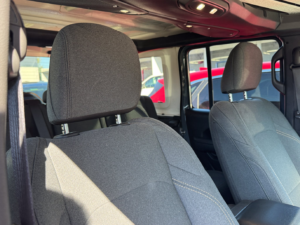 Used 2024 Jeep Wrangler Unlimited AWD/4WD image 4