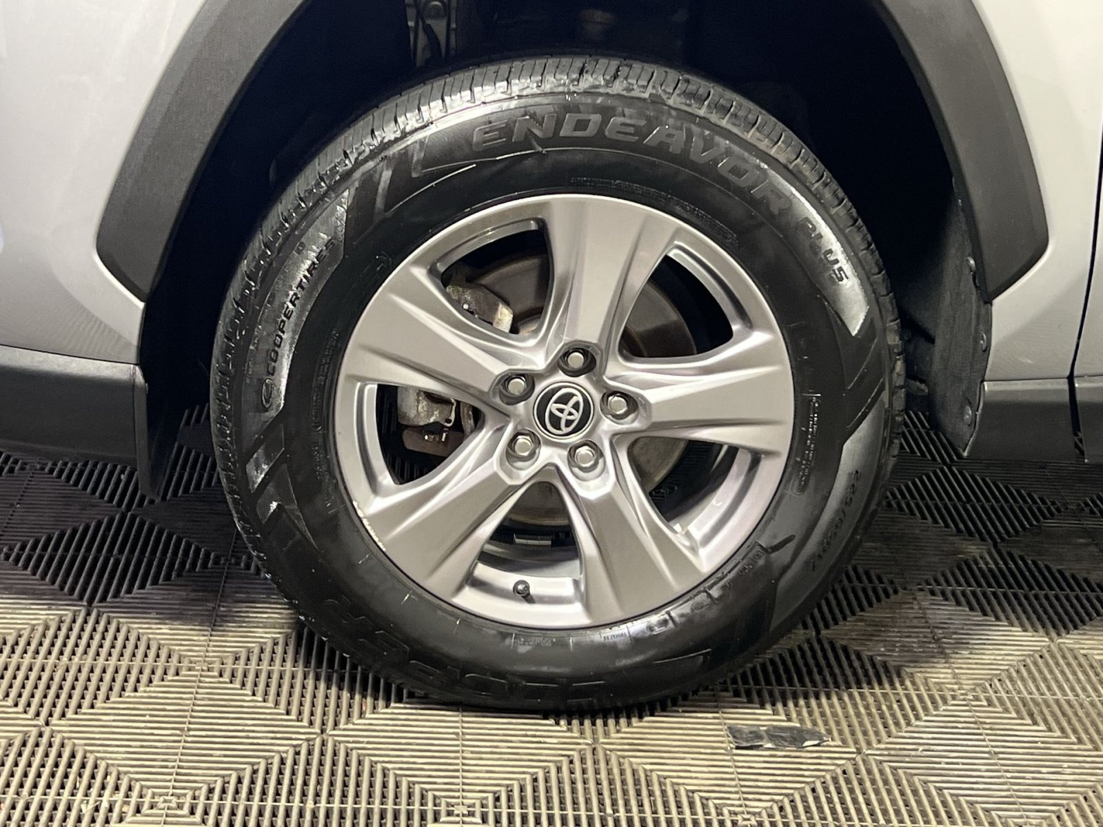 Used 2025 Toyota RAV4 XLE AWD/4WD image 11