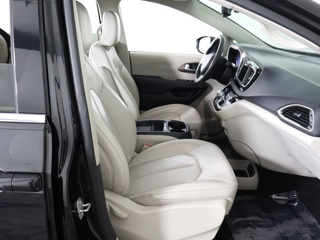 Used 2021 Chrysler Voyager Lxi FWD image 23