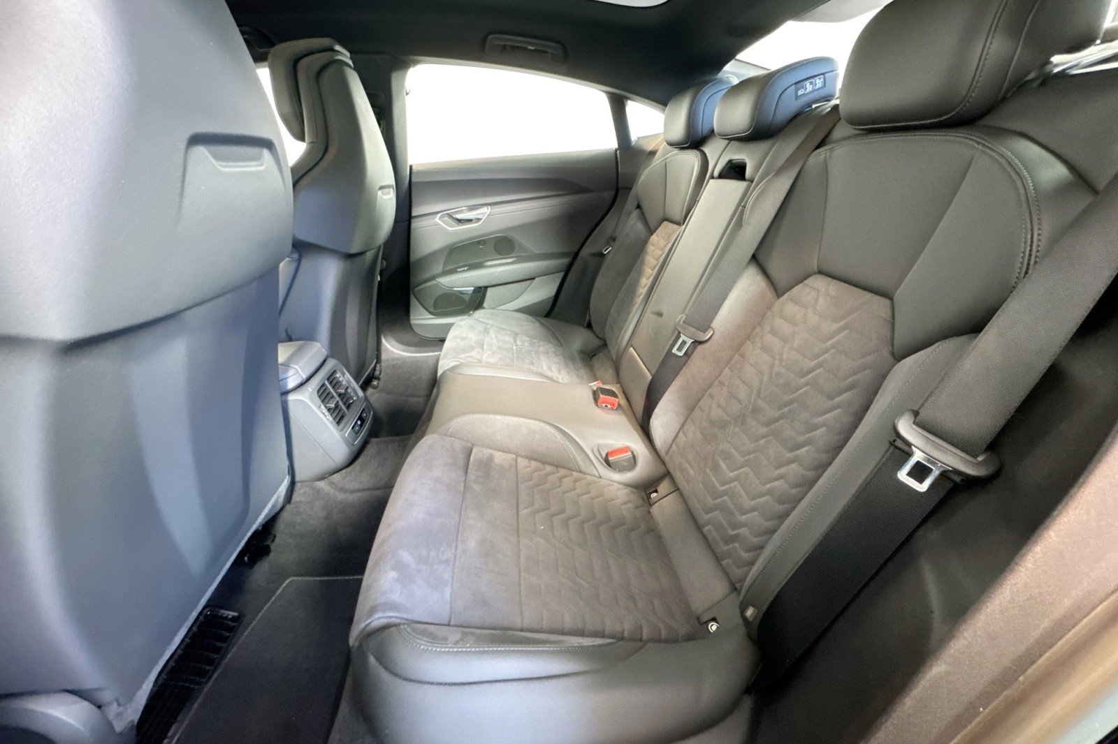 Used 2023 Audi e-tron GT Premium Plus AWD/4WD image 22