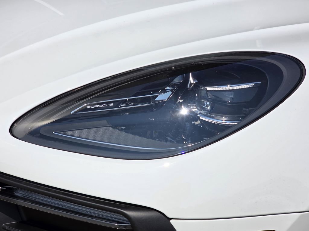 New 2025 Porsche Macan Turbo image 11