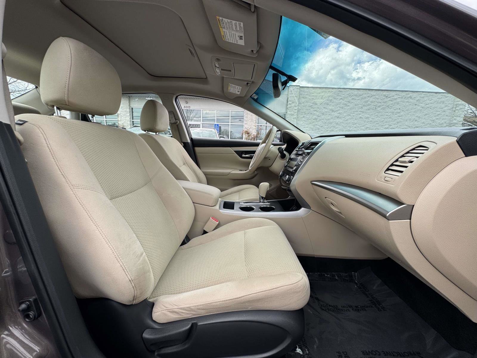 Used 2015 Nissan Altima 2.5 SV w/ Convenience Package image 9