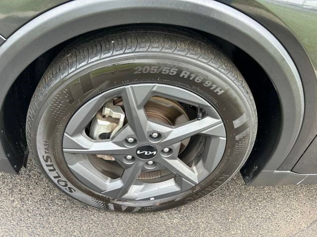 Used 2025 Kia K4 FWD image 50