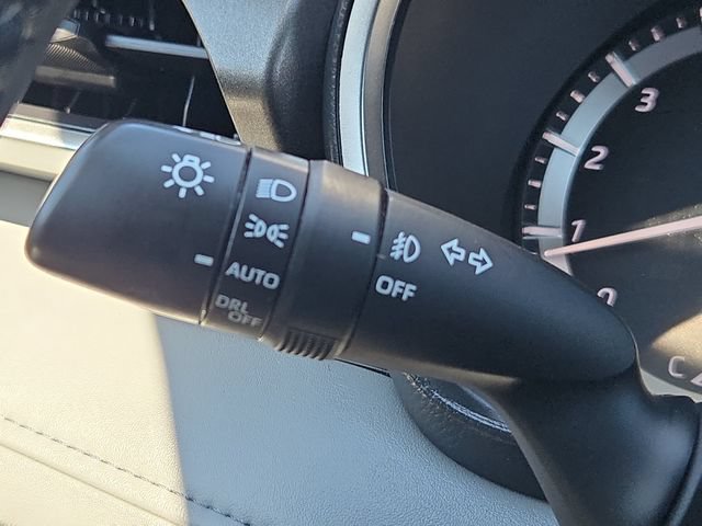 Used 2023 Toyota Highlander XLE FWD image 27