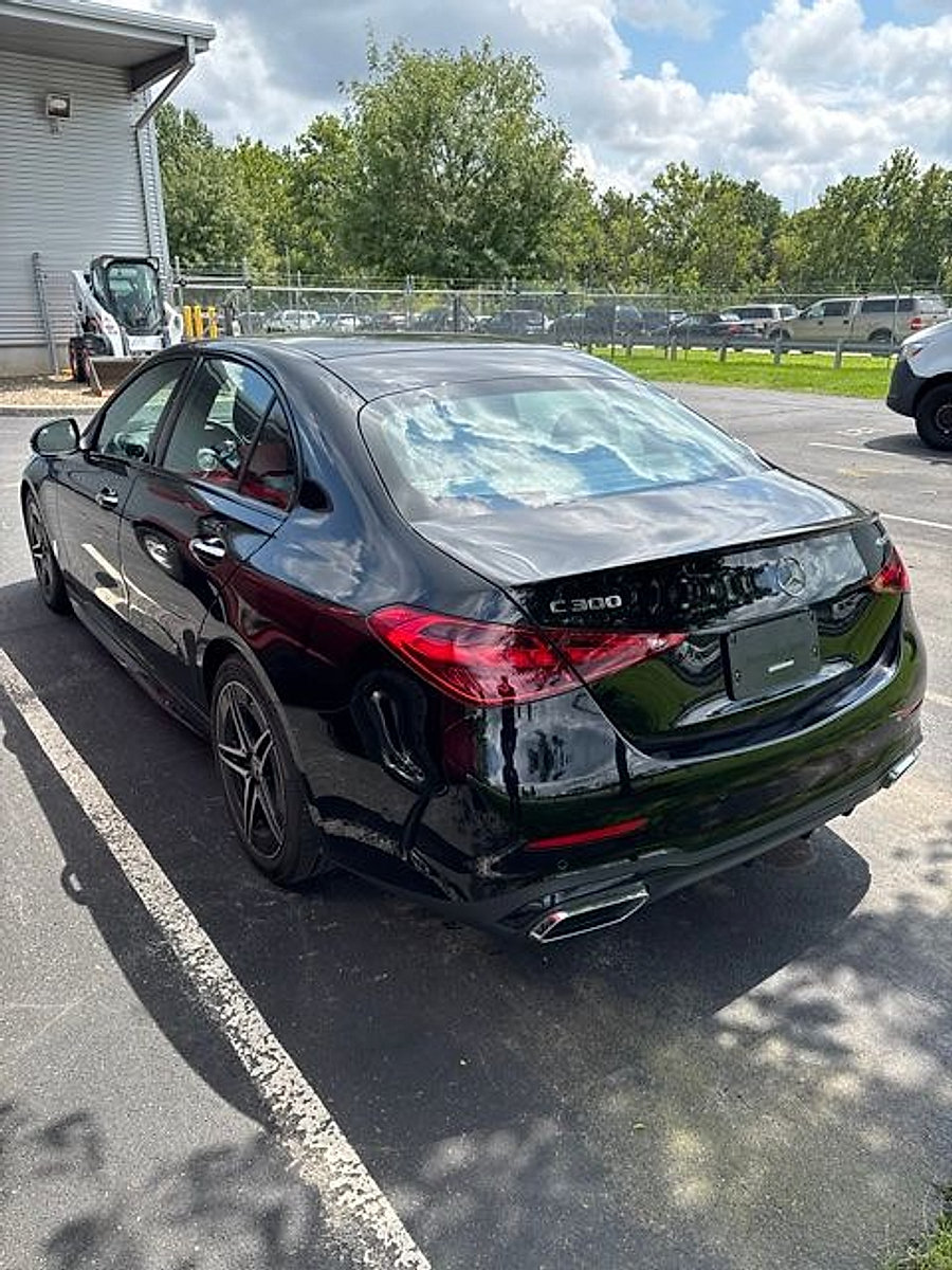 Used 2024 Mercedes-Benz C 300 4MATIC Sedan image 4