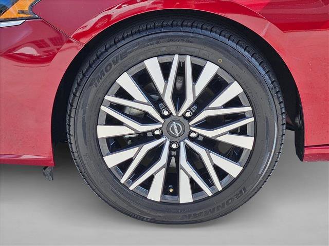 Used 2025 Nissan Altima 2.5 SV FWD image 23