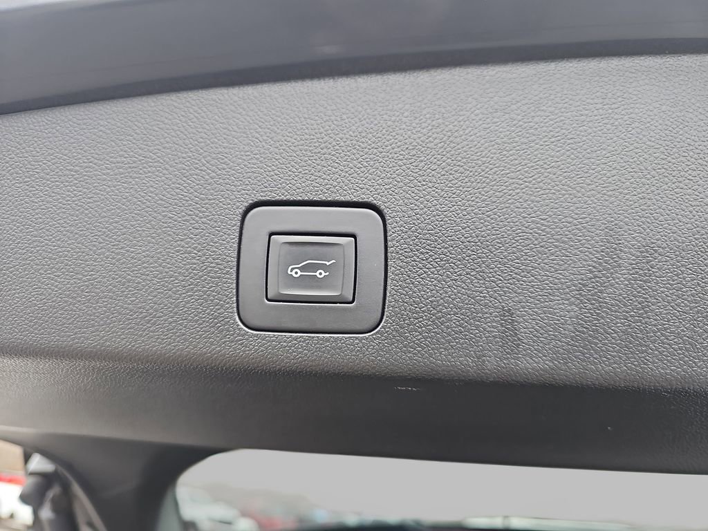 Certified 2024 Buick Encore GX Avenir w/ Avenir Convenience Package AWD/4WD image 17