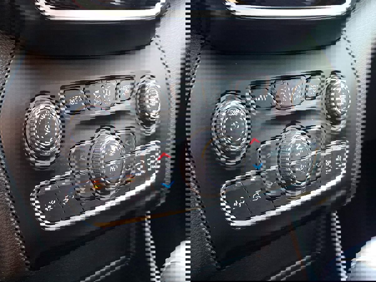 Used 2020 Jeep Cherokee Limited image 42