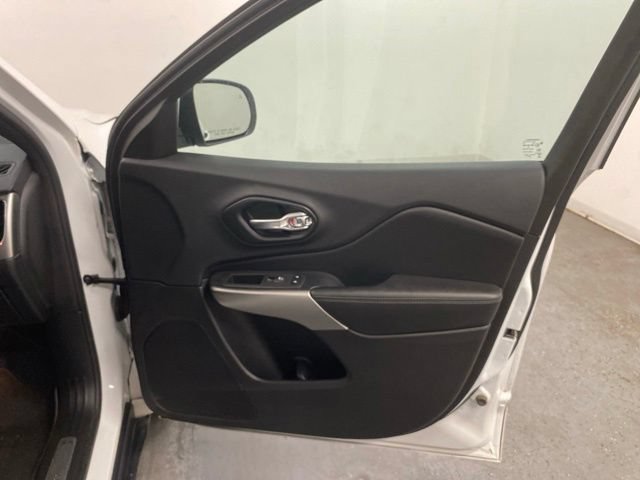 Used 2021 Jeep Cherokee High Altitude AWD/4WD image 26