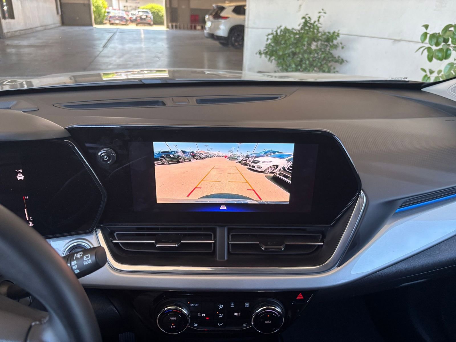Used 2025 Chevrolet Trax LT w/ LT Convenience Package FWD image 24