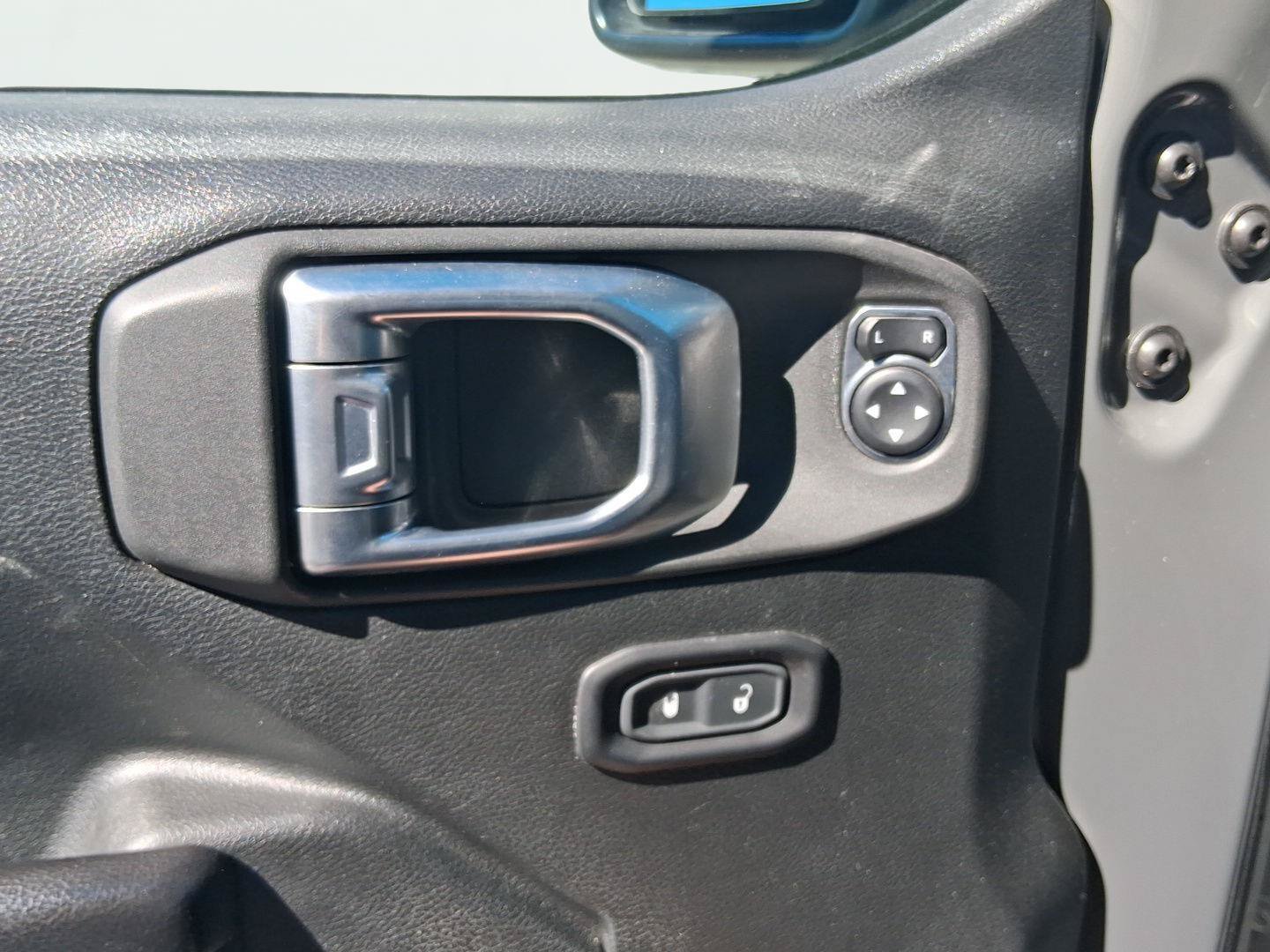 Used 2020 Jeep Wrangler Sport AWD/4WD image 22