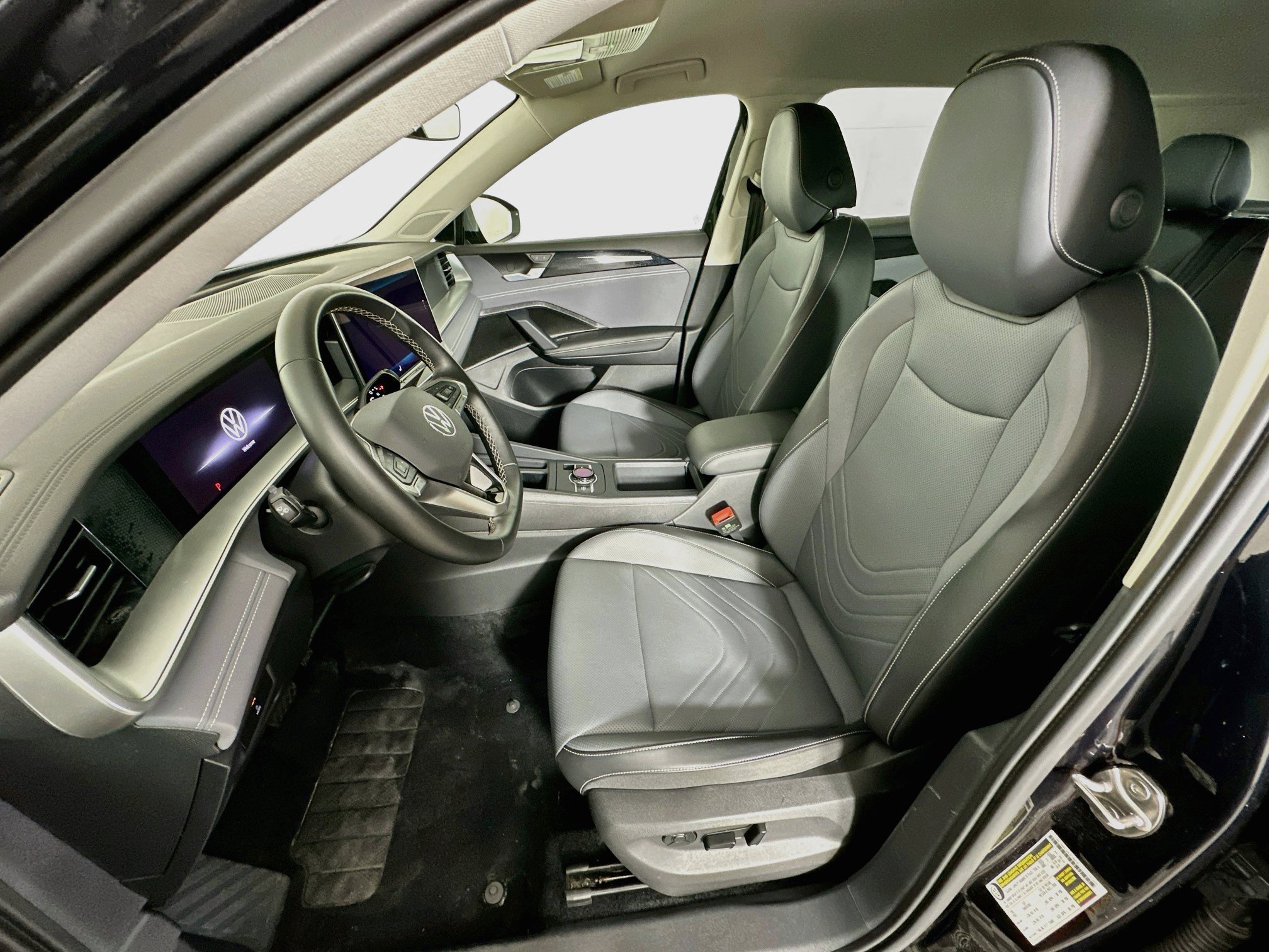 Used 2026 Volkswagen Tiguan SE AWD/4WD image 13