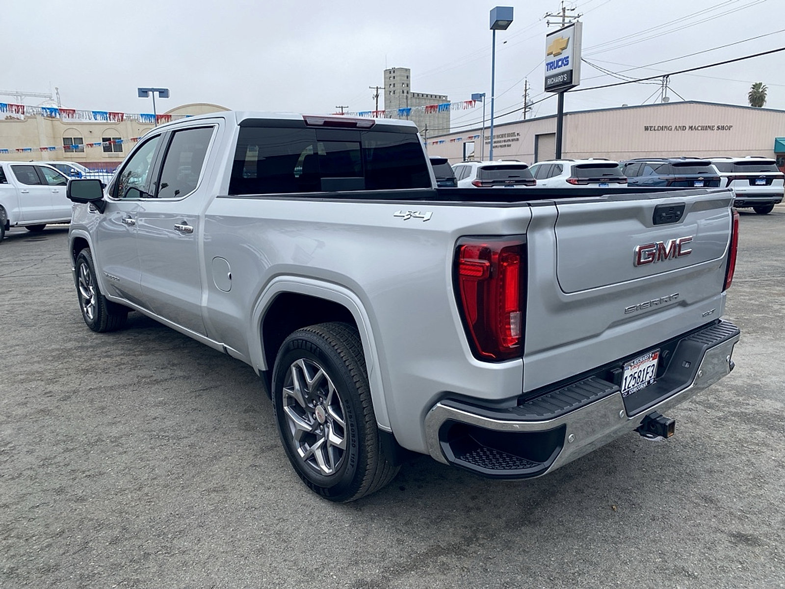 Used 2022 GMC Sierra 1500 SLT w/ SLT Premium Plus Package AWD/4WD image 7