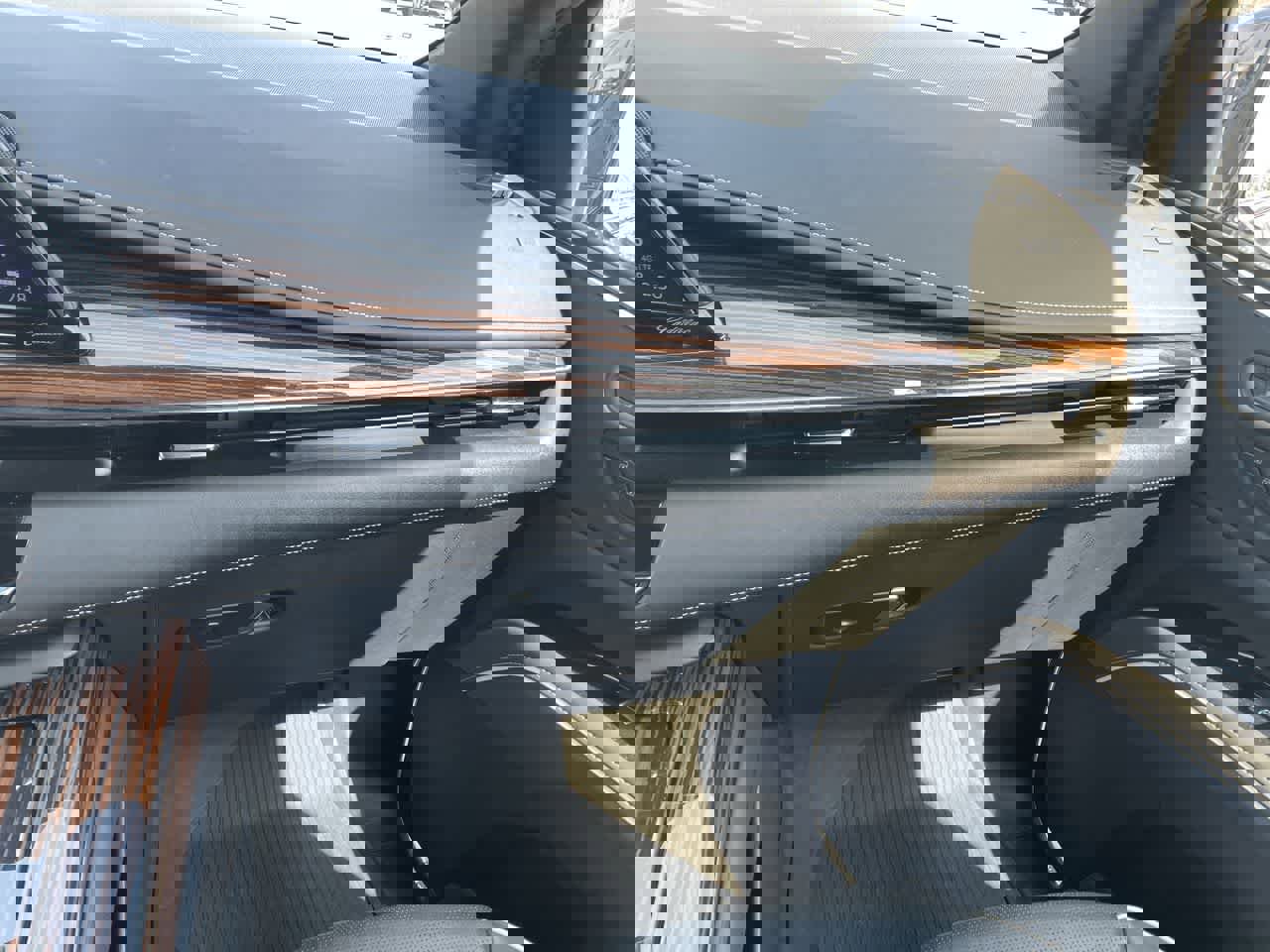 Used 2024 Cadillac Escalade ESV Premium Luxury image 16