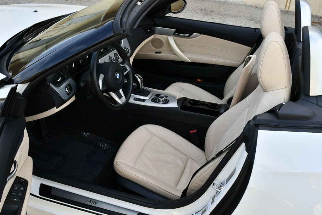 Used 2012 BMW Z4 sDrive35i RWD image 16