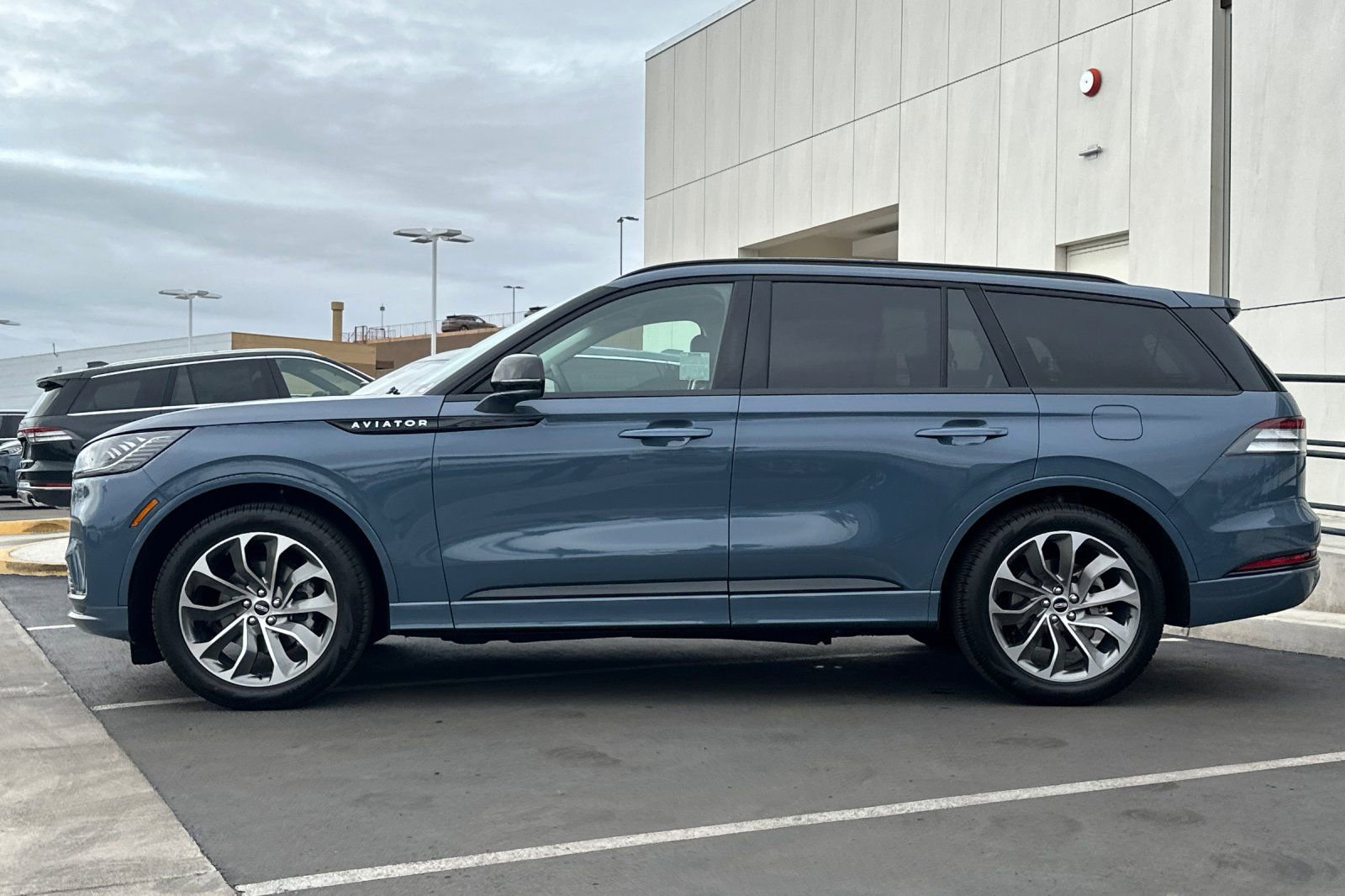New 2026 Lincoln Aviator 2WD w/ Jet Appearance Package image 6