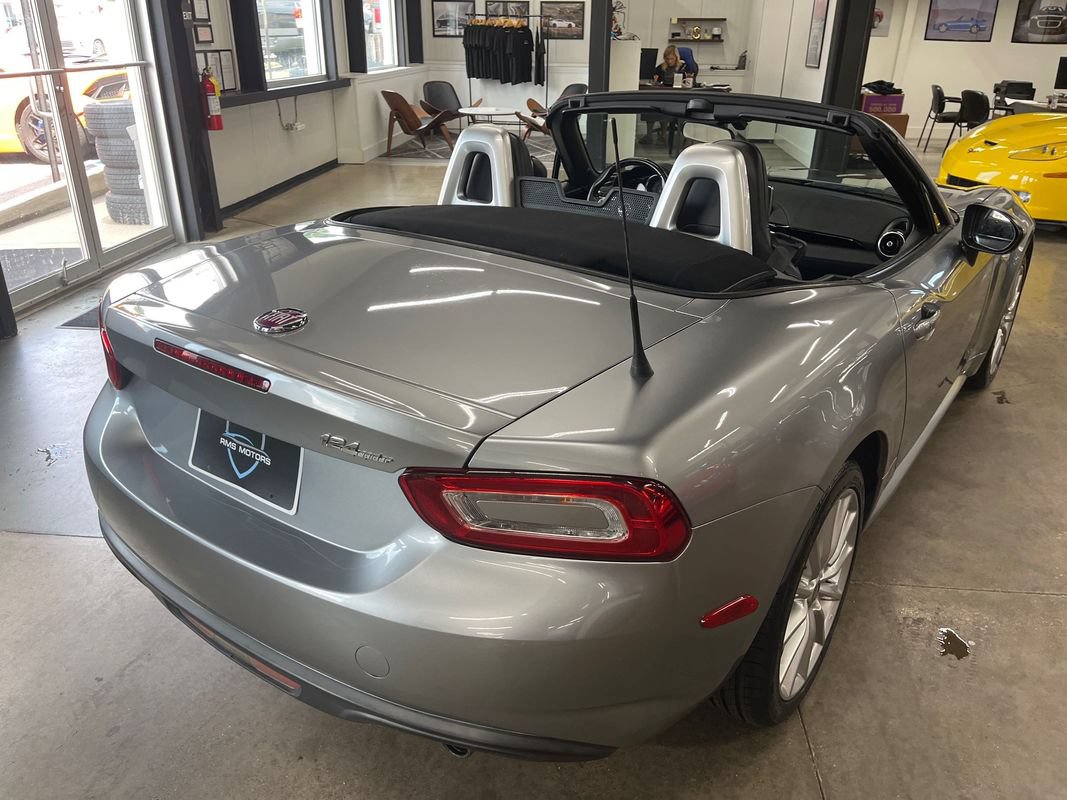 Used 2017 FIAT 124 Spider Lusso RWD image 19