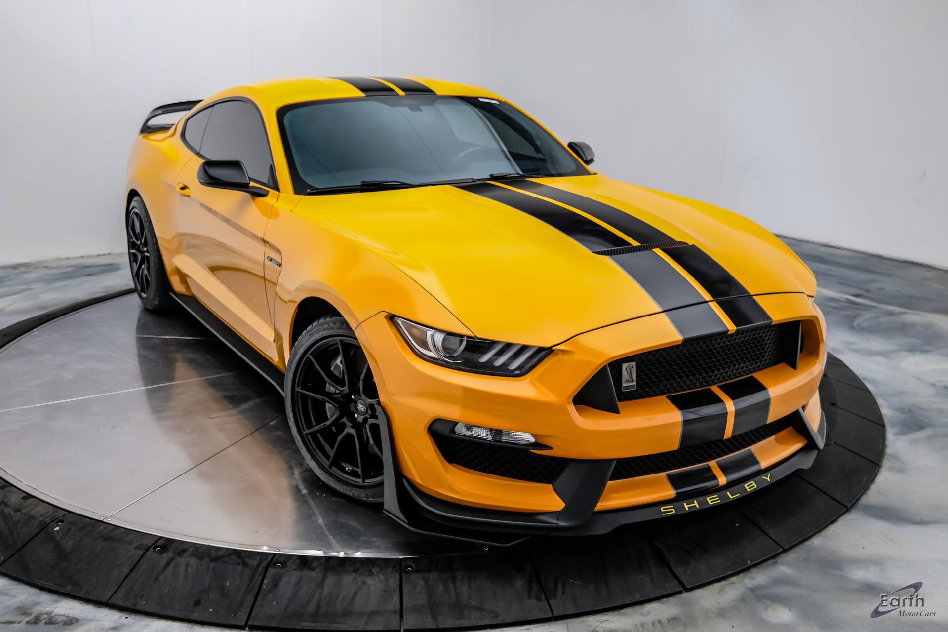 Used 2019 Ford Mustang Shelby GT350 w/ Technology Package RWD image 23
