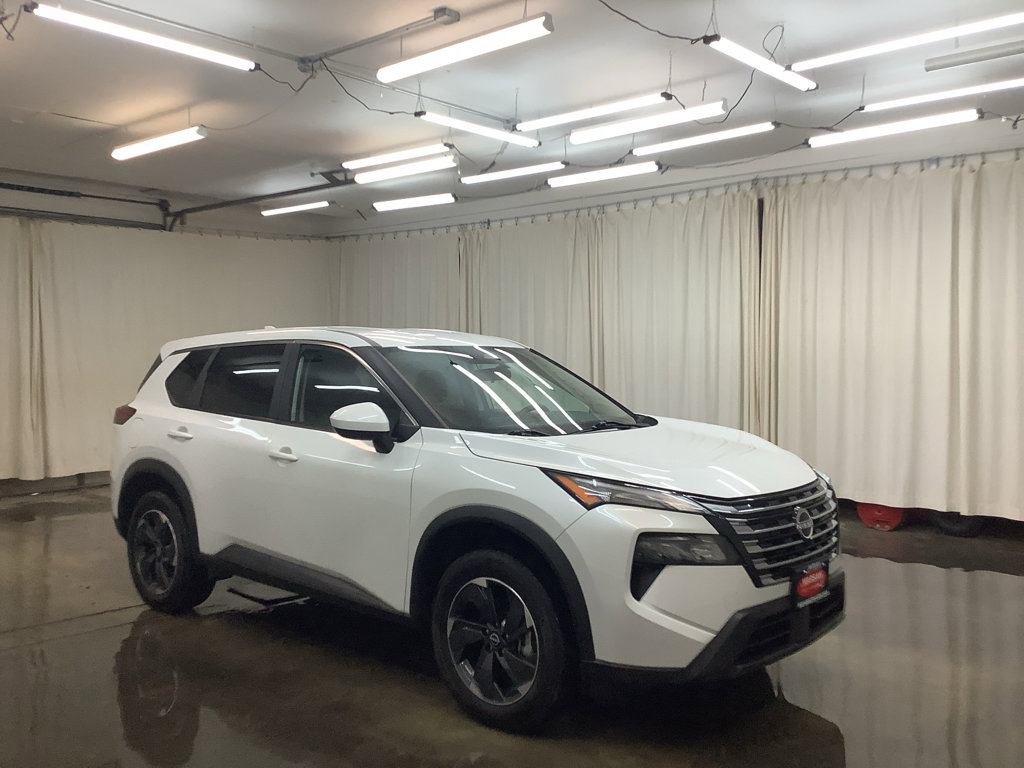 Used 2024 Nissan Rogue SV image 4