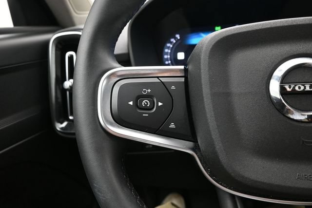 Used 2025 Volvo XC40 B5 Plus AWD/4WD image 26