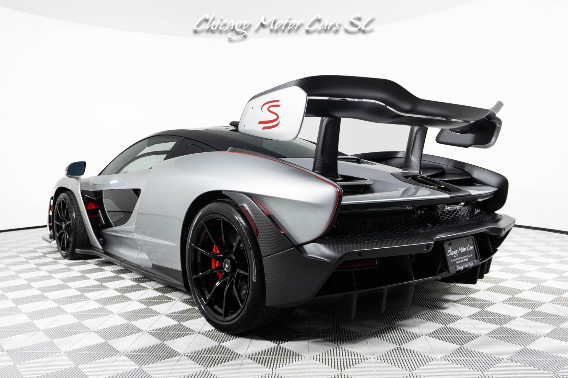 Used 2019 McLaren Senna RWD image 25