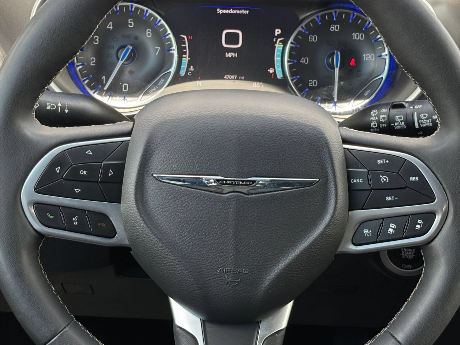 Used 2025 Chrysler Pacifica Select FWD image 29