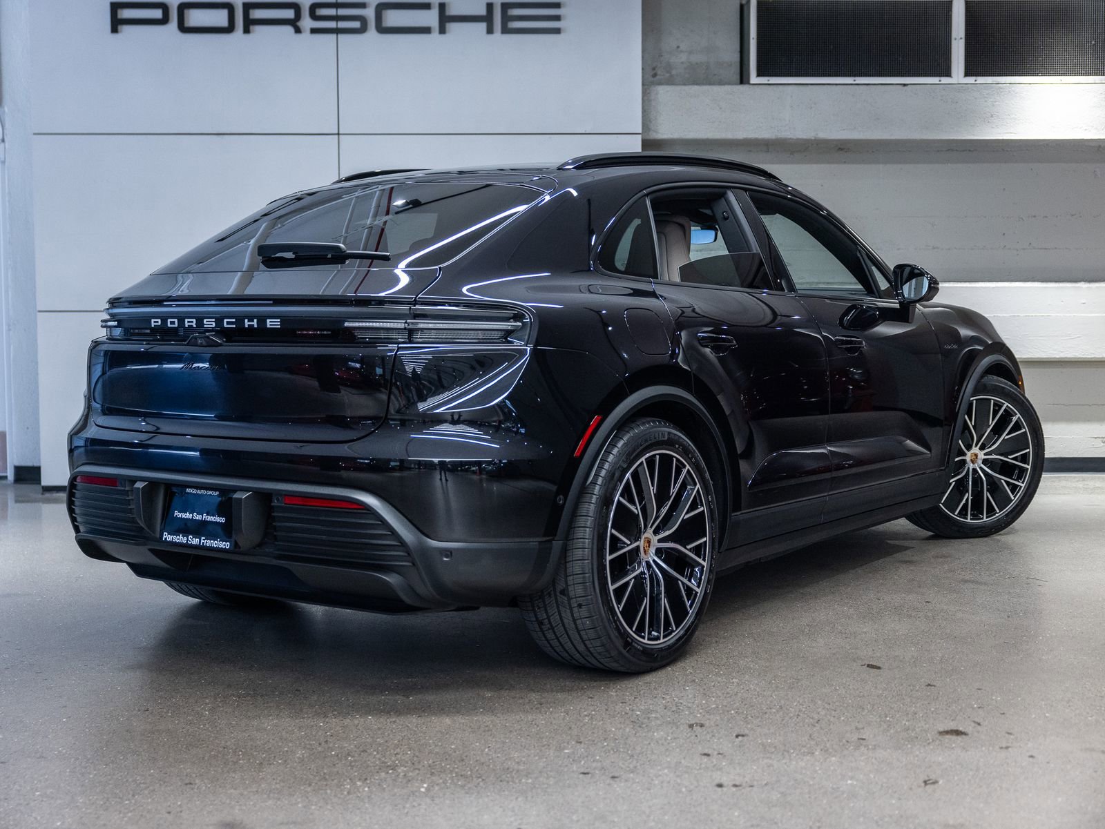 Certified 2025 Porsche Macan Electric image 24