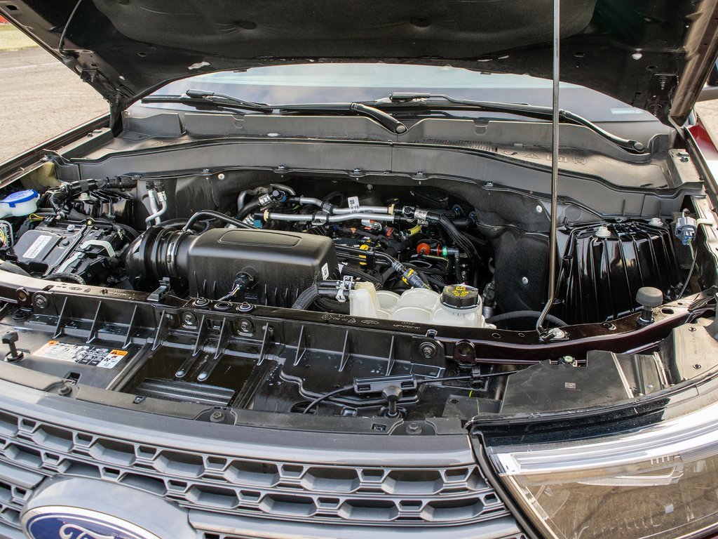 Used 2022 Ford Explorer XLT w/ Equipment Group 202A image 12