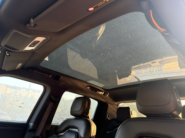 Used 2025 Rivian R1T Adventure Dual AWD/4WD image 32
