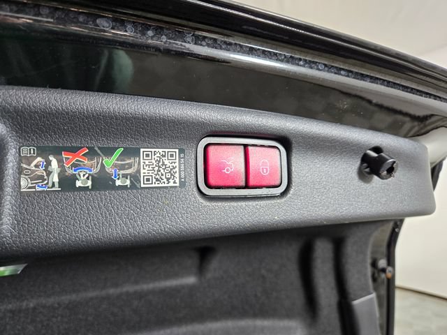 Used 2025 Mercedes-Benz C 300 4MATIC Sedan image 12