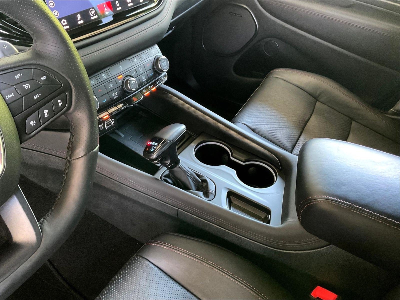 Used 2022 Dodge Durango R/T w/ Tow 'N Go Package AWD/4WD image 17