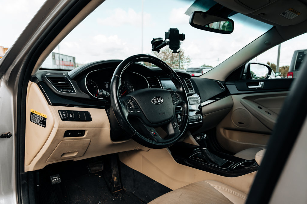 Used 2014 Kia Cadenza Premium FWD image 17