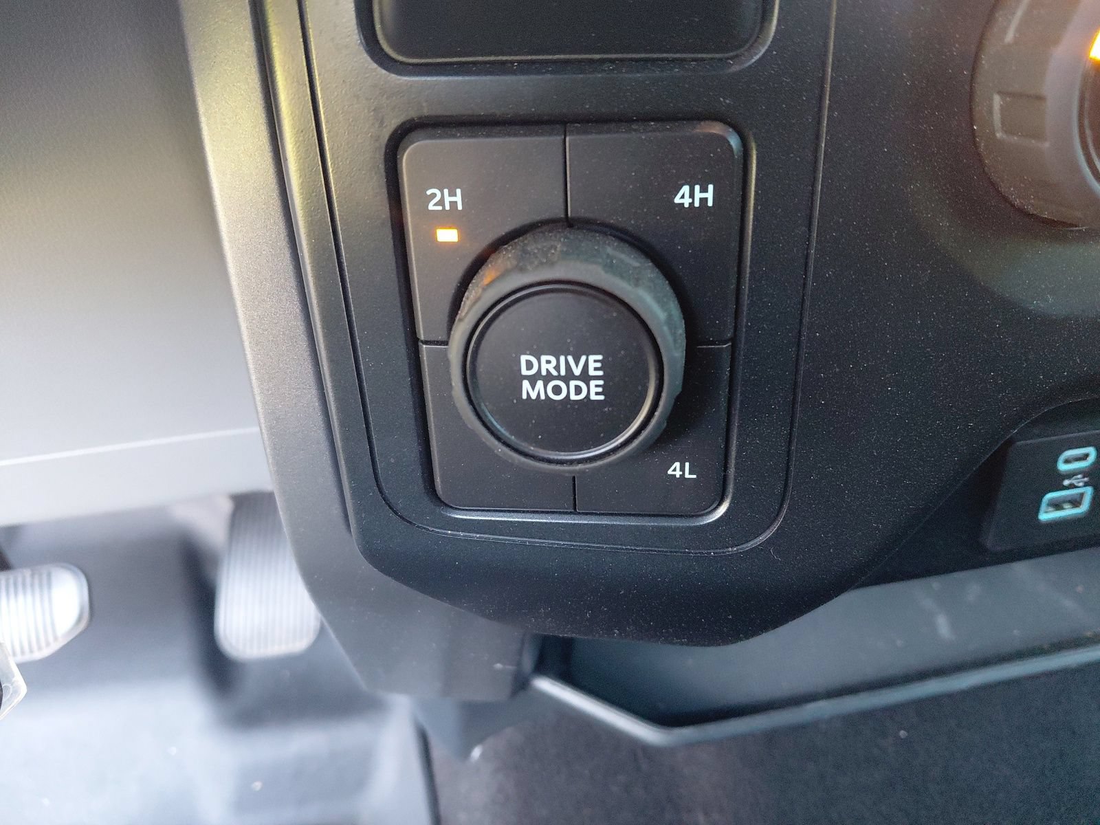 Used 2022 Ford F150 XLT w/ Bed Utility Package AWD/4WD image 14