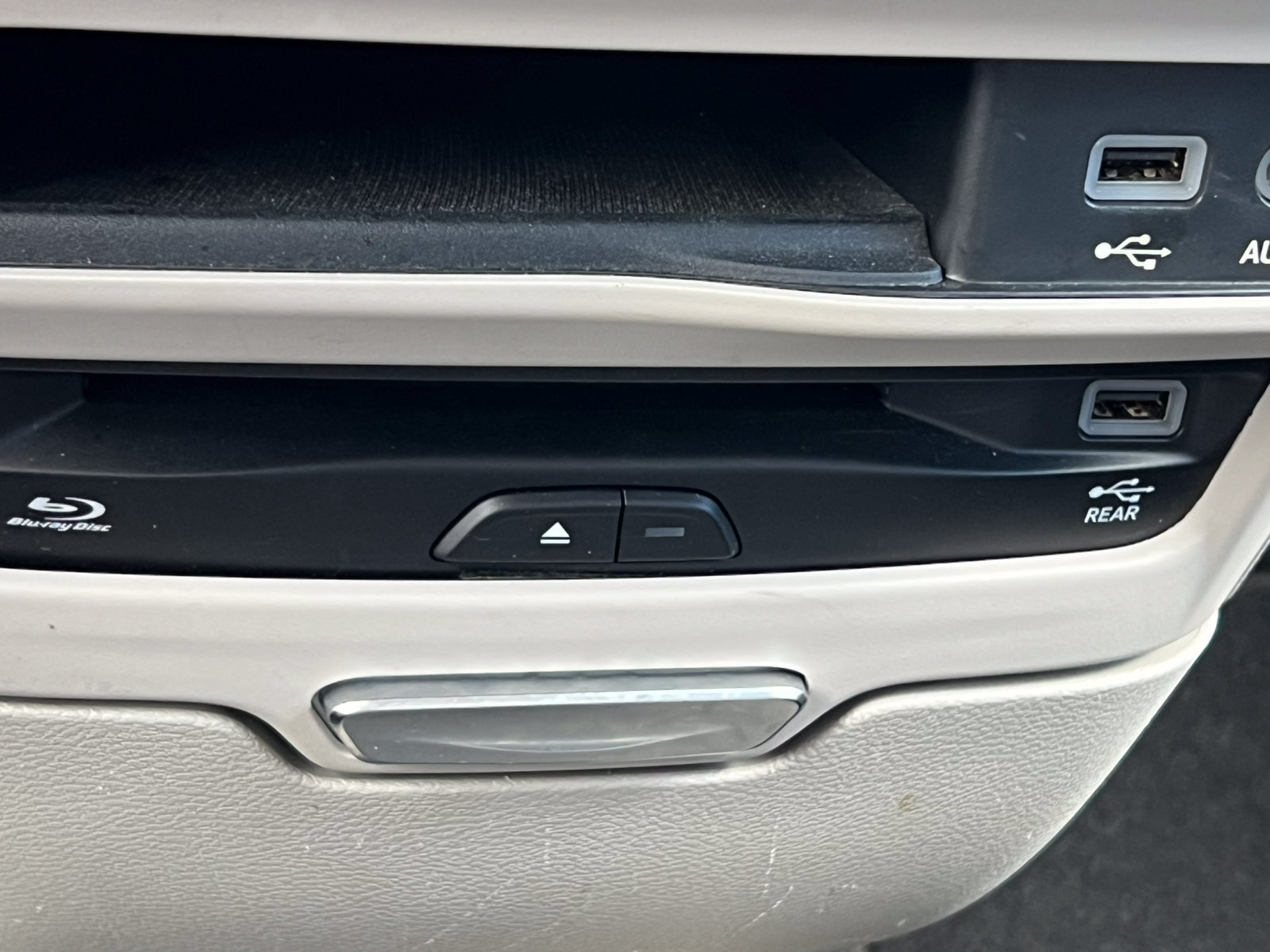 Used 2020 Chrysler Pacifica Touring-L Plus FWD image 34