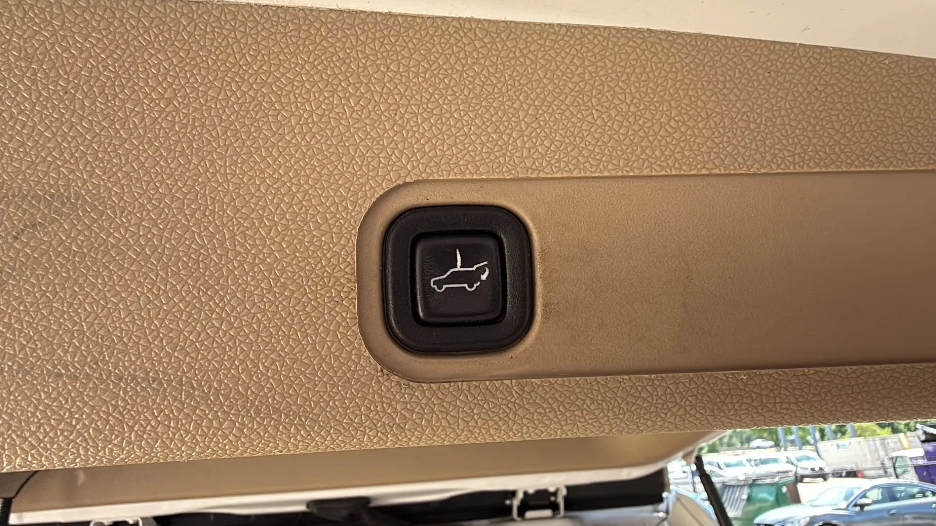 Used 2014 Chevrolet Suburban LTZ AWD/4WD image 13