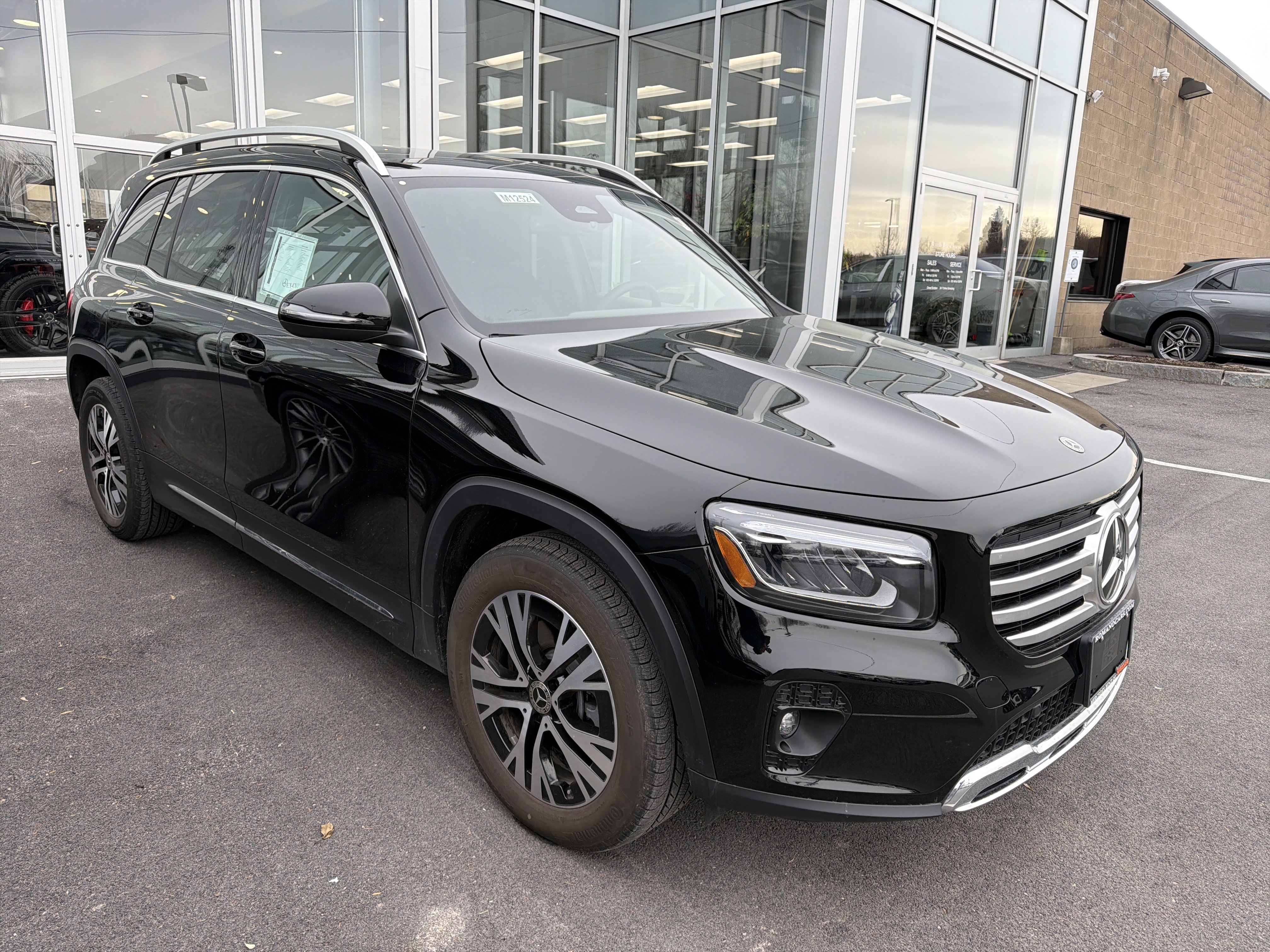 Used 2026 Mercedes-Benz GLB 250 4MATIC image 2