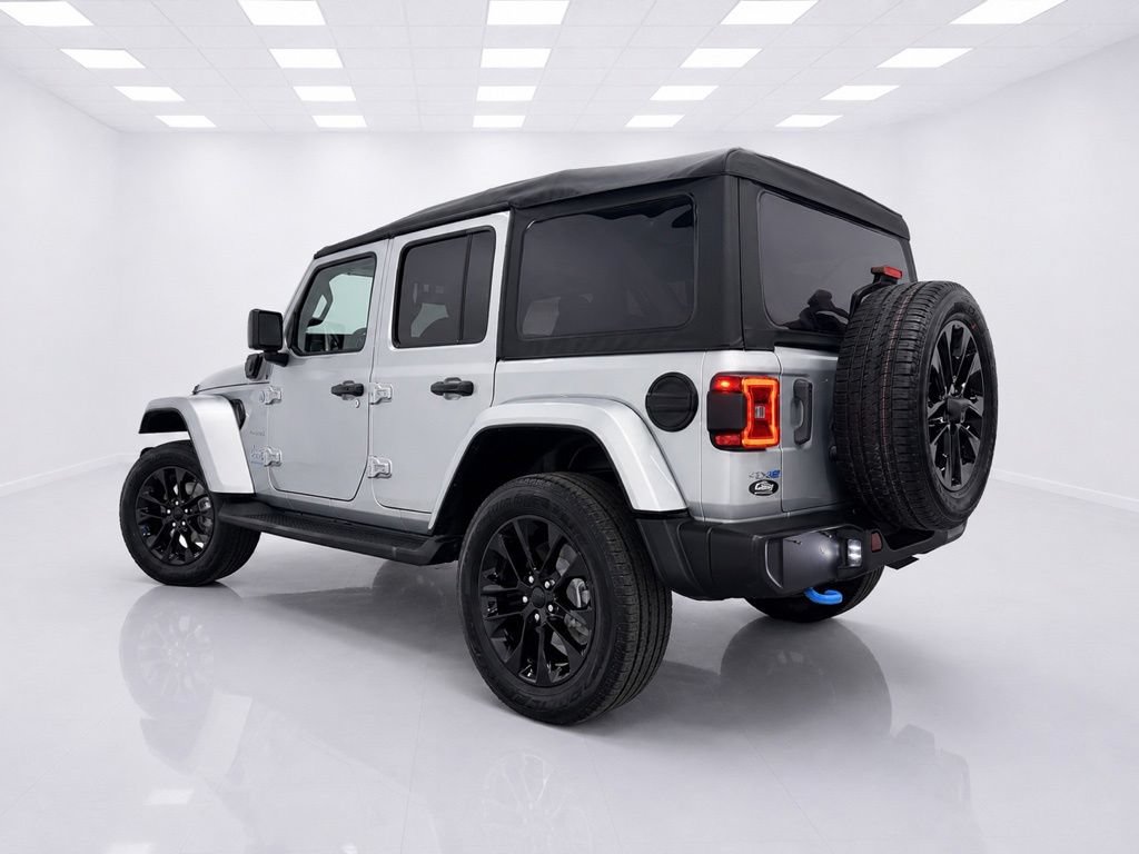 Used 2023 Jeep Wrangler Unlimited Sahara w/ Cold Weather Group AWD/4WD image 6