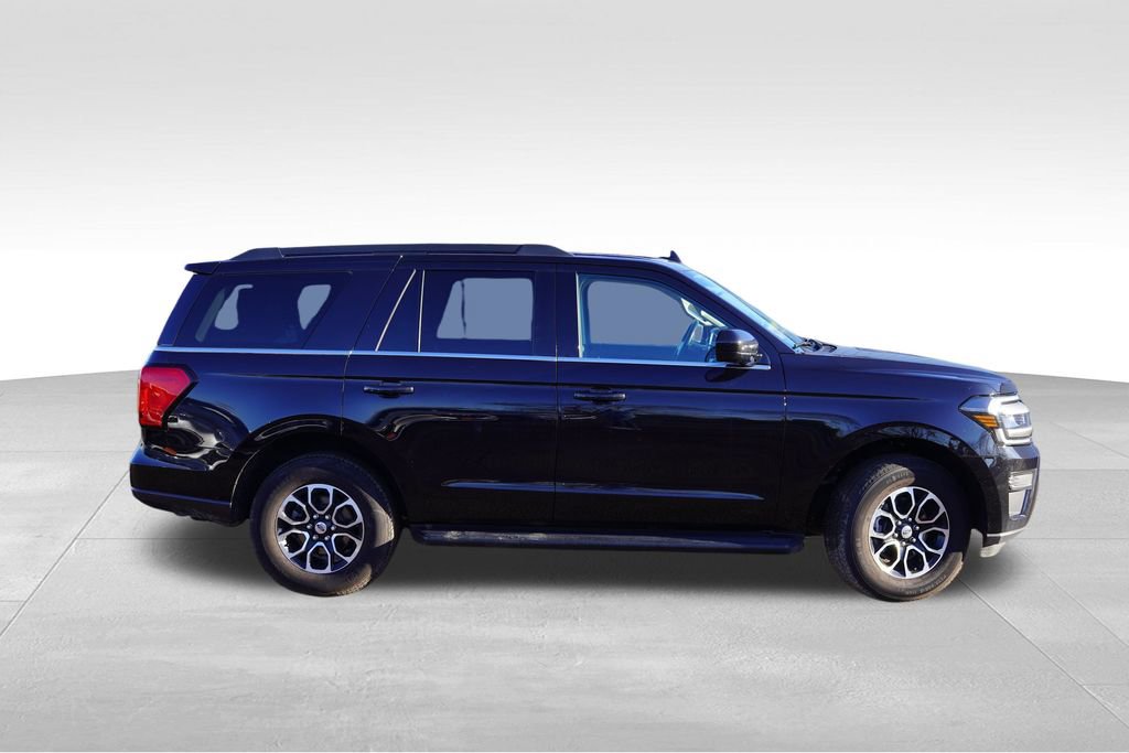 Certified 2024 Ford Expedition XLT image 3